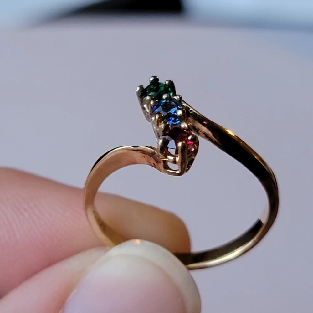 Vintage Triple Gemstone Ring Gold Tone Green Red Blue Simulated Stones Size 7.5